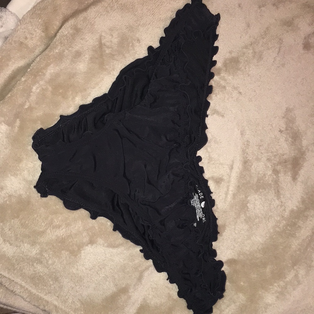 Swimsuit ruffled bottom black